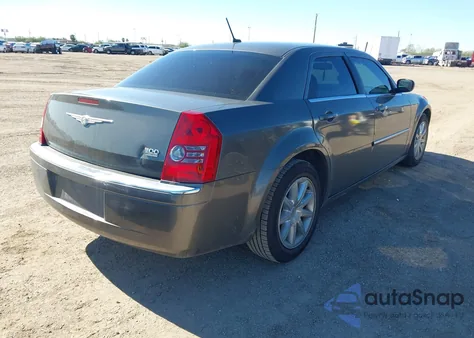 2008 Chrysler 300 Limited z USA, uszkodzony, nr VIN 2C3KA33G68H255957